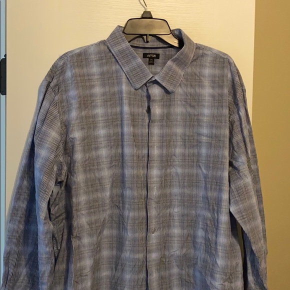 Long sleeve button up shirts. - Picture 4 of 10